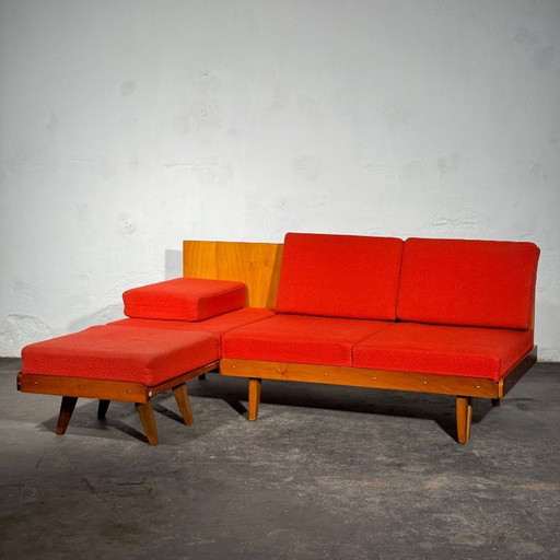 Tatra Nabytok slaapbank met voetenbank, jaren 60 – 3 5 zitsbanken, Textile