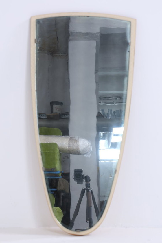 Image 1 of Specchio d'epoca anni '60 - metà secolo Specchio da appendere Specchio di legno Retrò inclinato Vintage #06-03