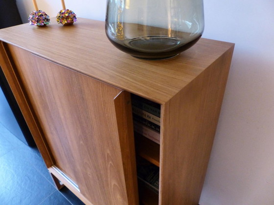 Image 1 of Armoire à portes coulissantes design scandinave Teck