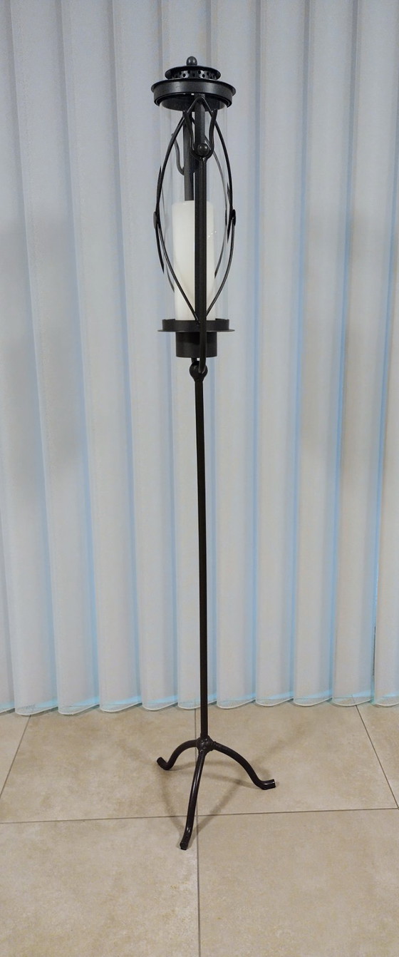 Image 1 of Luxe Vintage Gietijzeren Vloerkandelaar met Windlicht (H.150cm) – Binnen & Buiten