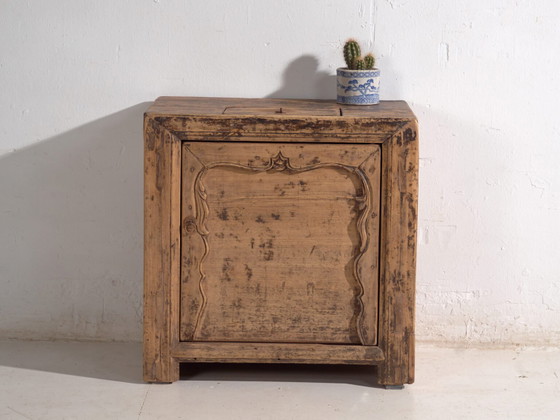 Shanxi low cabinet in elm with carved door – China, circa 1930 – Sideboard cabinet, Iron (photo 13 of 40)