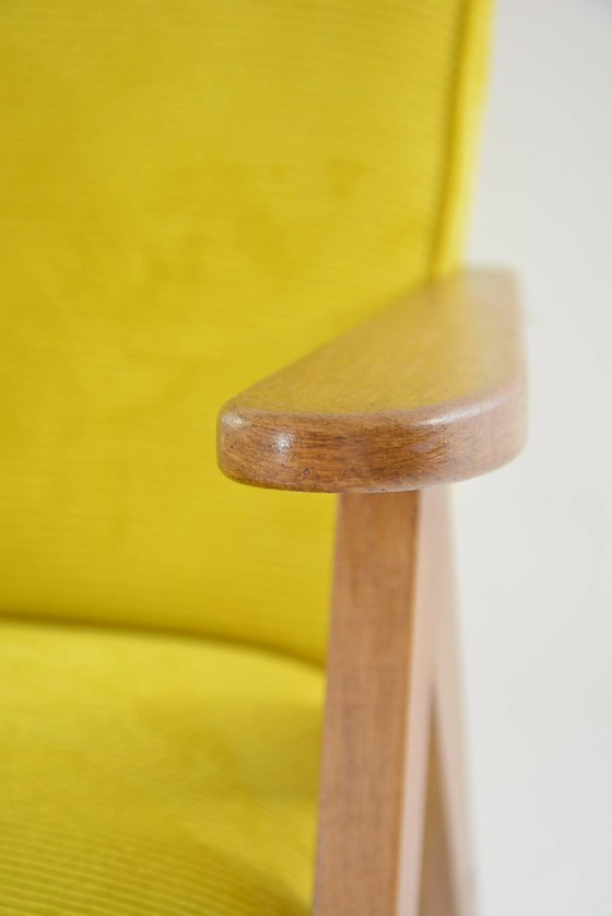 Image 1 of Kompas fauteuil in fluorescerend geel corduroy