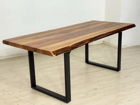 Image 1 of Massief houten eettafel van walnoothout / Tafel / Eettafel / Vergadertafel / Woonkamertafel / 199,5 cm breed