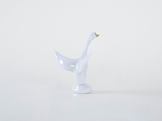 Image 1 of Figurine d'oie en porcelaine, design hongrois, années 1960, fabriquée par Holloháza