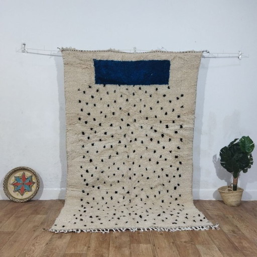 Minimalistischer marokkanischer Teppich | 233 × 150 cm