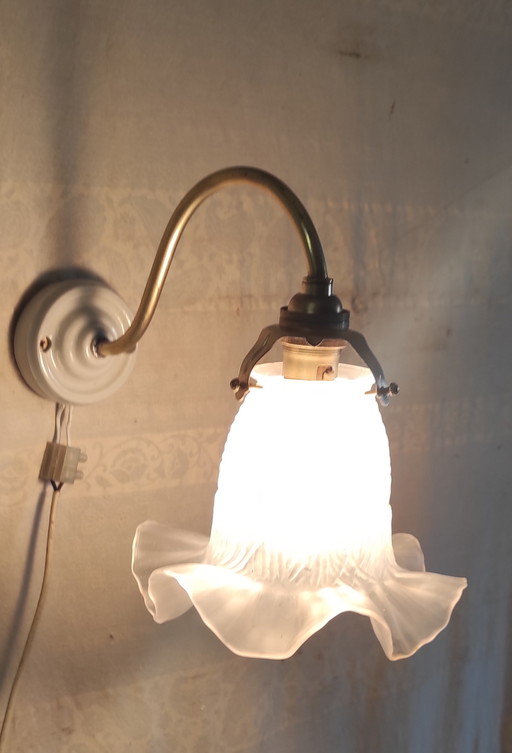 Applique Col De Cygne En Laiton, Porcelaine Et Verre - Mid. XXème