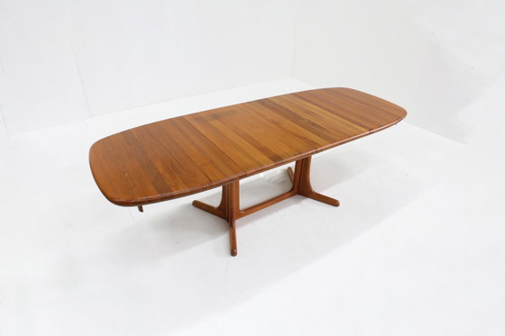 Image 1 of Table de salle à manger ovale extensible vintage danoise en teck massif