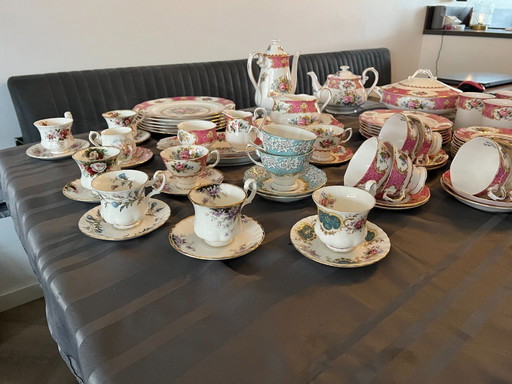 Uitgebreid Servies Royal Albert Lady Carlyle