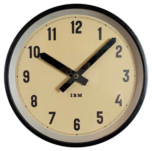 Schwarze Industriewanduhr von IBM, 1950er Jahre