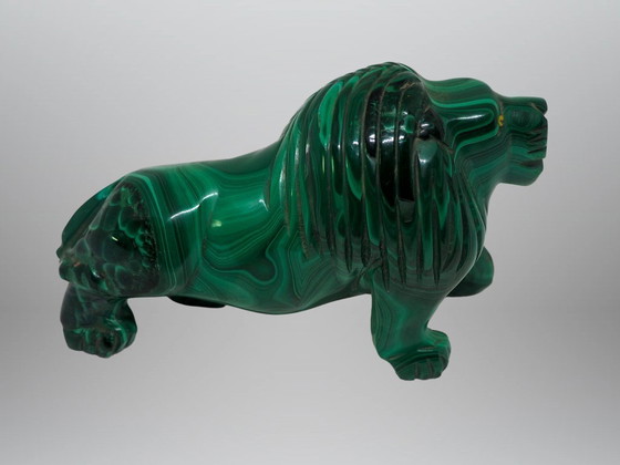 Image 1 of Lion statue carved and polished in malachite, 115 mm in diameter and weighing 540 grams