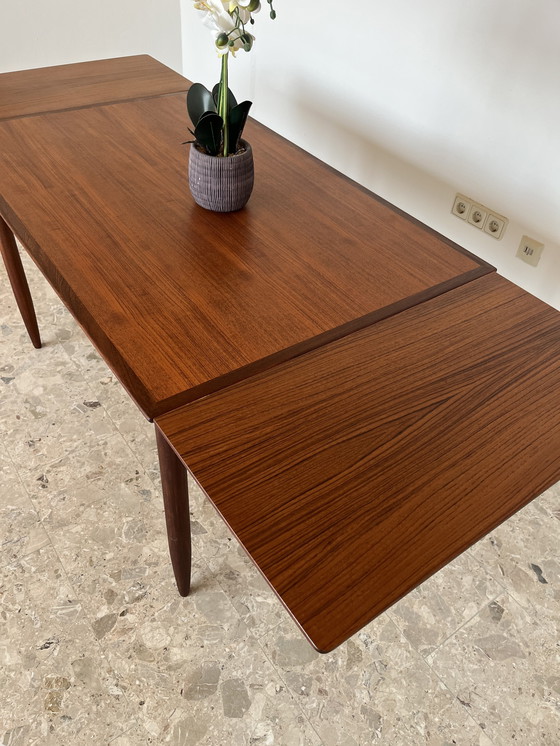 Image 1 of Table de salle à manger vintage en teck restaurée