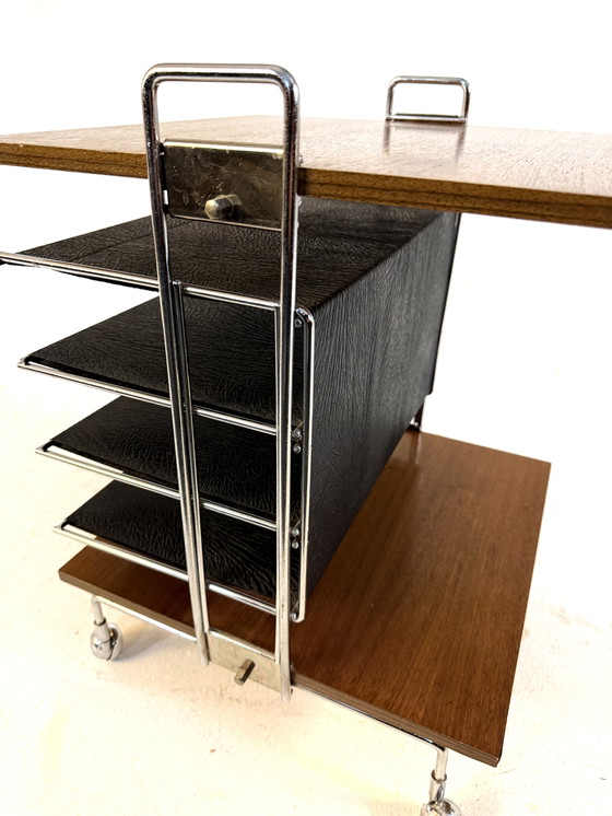 Image 1 of Carrello da lettura vintage in noce anni '60