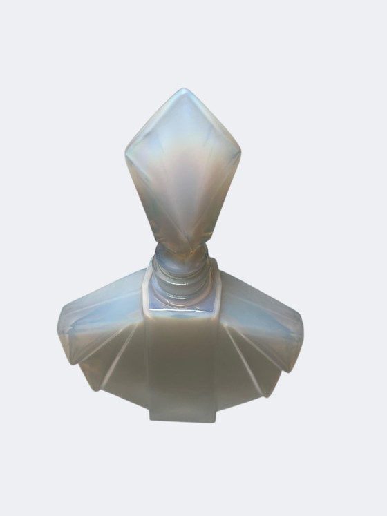 Image 1 of Art-déco-Parfümflakon aus Sabino-Glas – Antiker französischer Opalglas-Parfümflakon