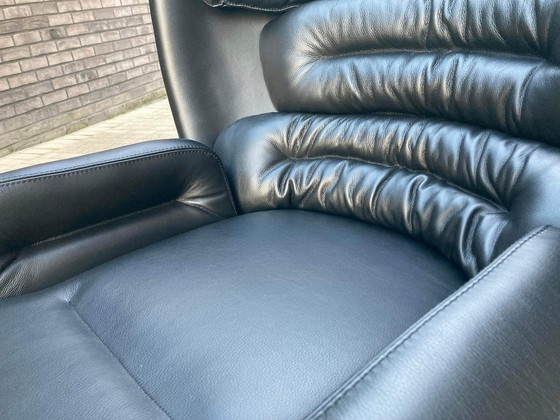 Image 1 of 2 chaises Joe Colombo Elda en cuir noir et fibre de verre blanche