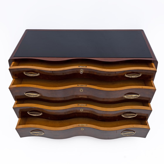 Image 1 of Art Deco Italienische Thujawurzel geschwungene Kommode, 1930er Jahre