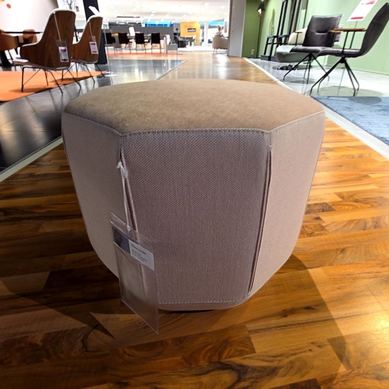 Image 1 of Puf con amuleto Leolux