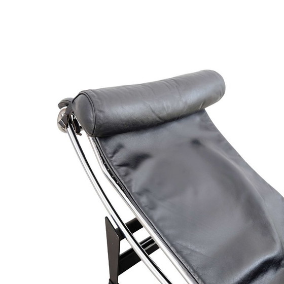 Original Cassina LC4 Chaise Longue Le Corbusier Black Leather, Adjustable recliner chair, Chrome (photo 9 of 12)