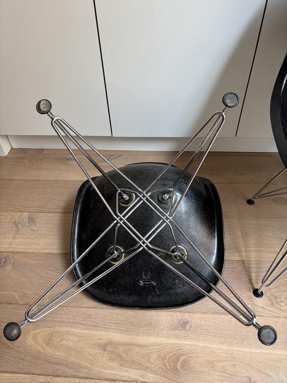 Image 1 of 2x Eames Miller DSR Glasvezel Side Chairs – Zwart