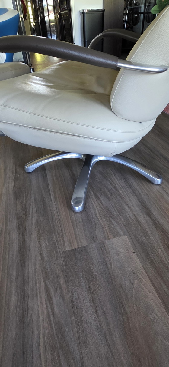 Leolux Formi en cuir crème avec pouf – Fauteuils, Leather, Metal (photo 4 of 7)