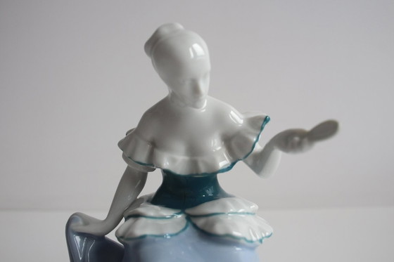 Image 1 of Statuetta di donna in porcellana vintage di Royal Dux, Boemia, anni '60.