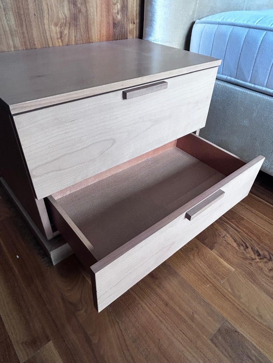 Image 1 of Nachtkastje met 2 laden van merk Tissetante . Noten hout. Maat 65 breed x 40 diep x 45 hoog