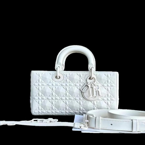 Image 1 of DIOR D-JOY MEDIUM LATTE CANNAGE KALBSLEDER DIMOND-MOTIV WEISS