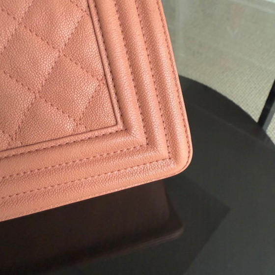 Image 1 of Borsa Chanel Boy Small - Caviar 20 cm trapuntata rosa cipria con finiture in argento rutenio Serie 27