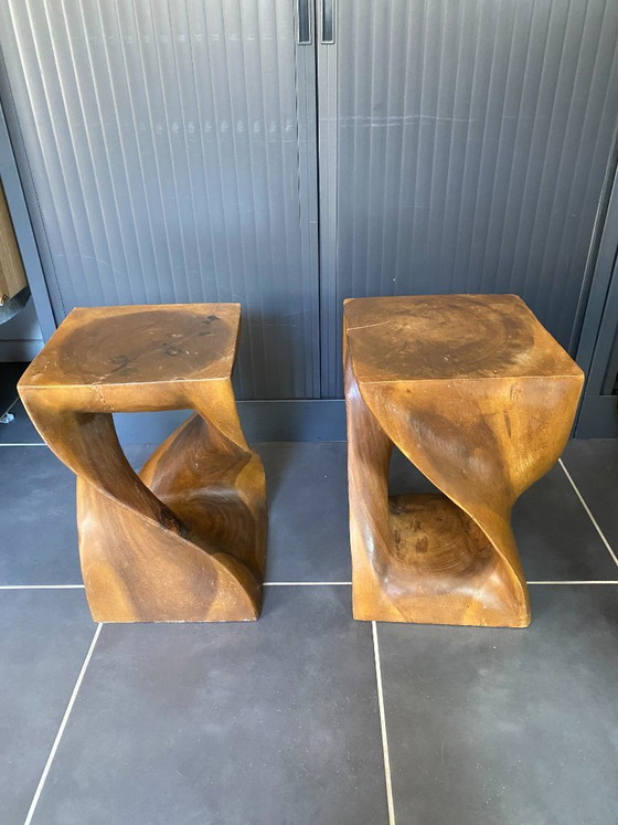 N2 Kruk van massief onbewerkt walnotenhout, uit één stuk gesneden, 1970 – Krukjes, Wood (photo 16 of 16)