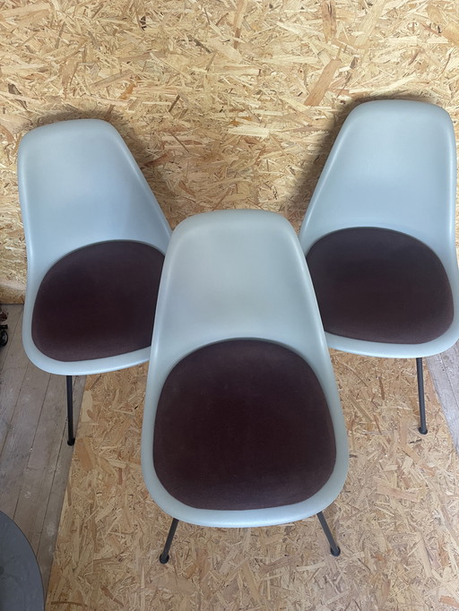 3x Eames Vitra plastic chair DSX met zitkussen