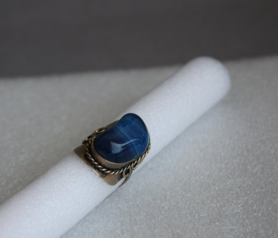 Image 1 of Bague bohème imposante, fabriquée à la main en argent alpaga avec une grande pierre semi-précieuse bleue. Taille ajustable.