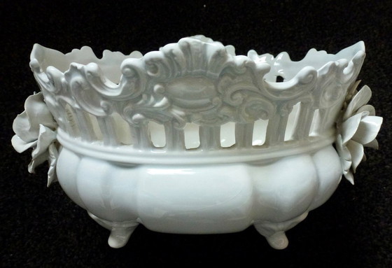 Image 1 of Vintage Jardiniere / Plantenbak Met Prachtige Keramische Bloemen