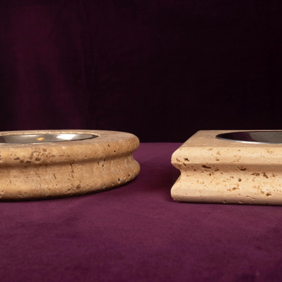Pair of Italian Travertine Ashtrays / Vide-Poches, round and square 1970 – Table accessories, Metal (photo 17 of 20)