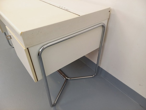 Image 1 of Bureau vintage style Bauhaus en mélaminé et métal chromé des années 70