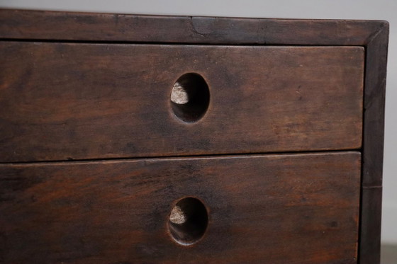 Bureau van Pierre Jeanneret met geïntegreerde lamp, Chandigarh, jaren 1950 – Wood (photo 12 of 18)
