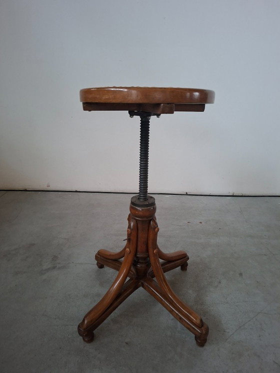 Image 1 of Taburete de piano en haya curvada y paja de Viena