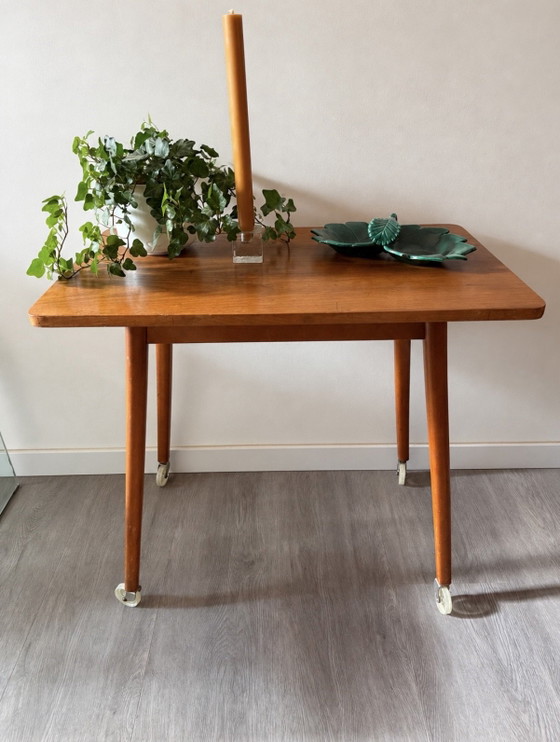 Tavolino Mid Century su Ruote, Tavolini, Legno, Marrone (foto 2 di 6)