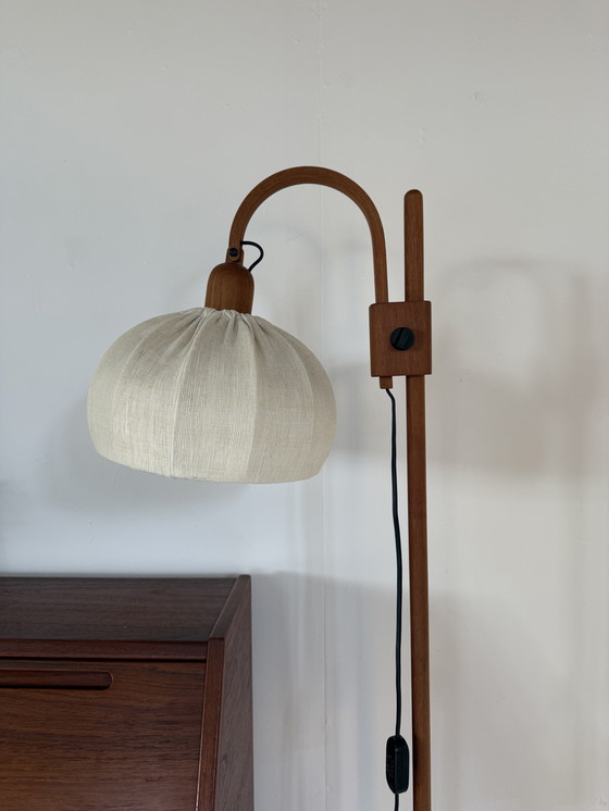 Image 1 of Lampada da terra vintage regolabile in teak, Domus '80