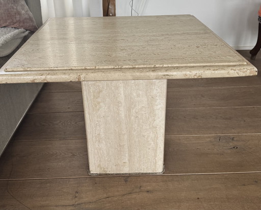 Mesa auxiliar de travertino