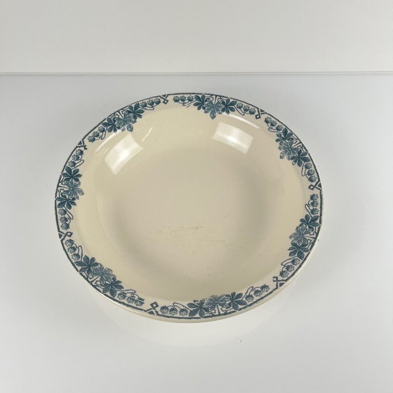 Image 1 of Ensaladera baja, modelo "Túnez", de Longwy, finales del siglo XIX.