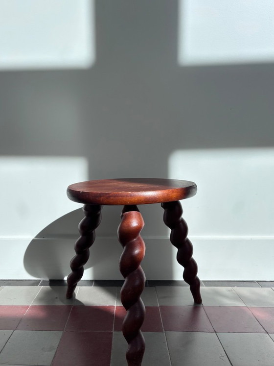 Vintage Franse Brutalistische Driepoot Kruk / Tabouret – Mid-Century Gerstekorrel Draai – Plantentafel, Wood (photo 2 of 8)
