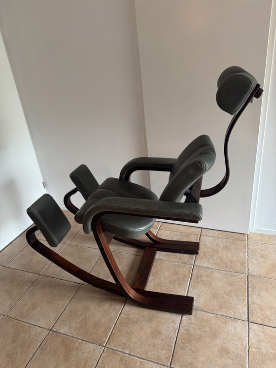 Stokke Duo Balans Chaise Ergonomique à Genoux – Peter Opsvik – Chaises de bureau, Leather, Wood (photo 5 of 15)
