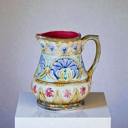 Antieke 19e-eeuwse polychrome majolica kan uit Nimy-les-Mons