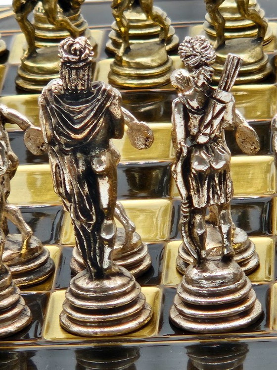 ♟️ Antik-Schachspiel „Griechische Mythologie“ – GiftHome Sammler-Set (26x26 cm, Zamak-Metall) – Bildhauerei (photo 7 of 9)