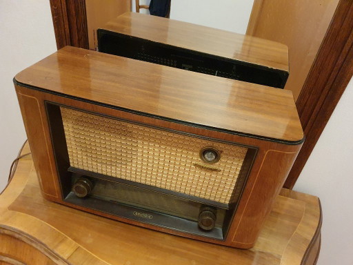 Vintage Grundig Radio 2005W (1952) – Decoratief Designobject – decoratieve objecten, Glass, Textile