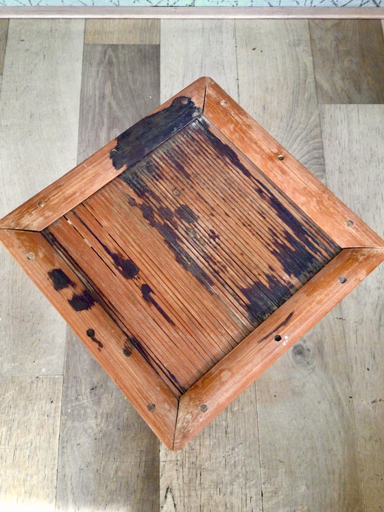 Image 1 of Conjunto de 2 mesas auxiliares de ratán de mediados del siglo XX.