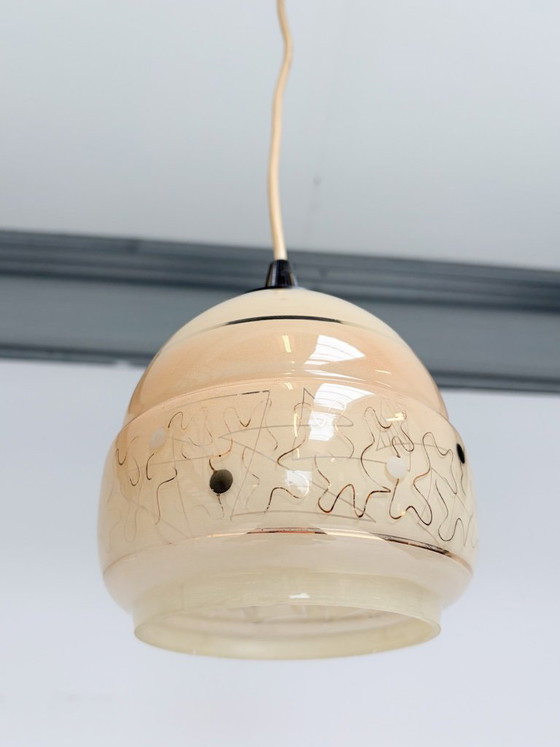 Set di lampade a sospensione vintage decorative beige con oro, anni 1060, Vetro (foto 4 di 7)