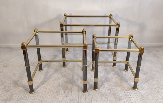 Image 1 of  Roche Bobois – Ensemble de trois tables gigognes dorées 1980’s 