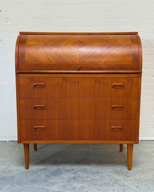 Toegeschreven aan Egon Ostergaard – Deense teakhouten secretaire met roldeksel, jaren 1960