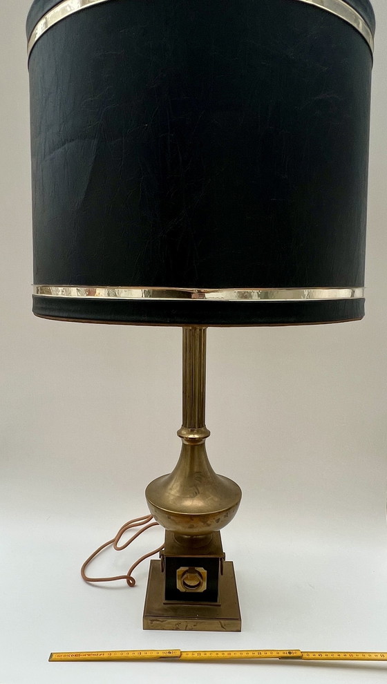 Image 1 of Grande lampada da tavolo classica in ottone con paralume nero – Metà secolo / classicamente elegante
