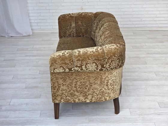 Image 1 of Canapé danois 3 places des années 1960, velours d'ameublement vert, pieds en bois de frêne